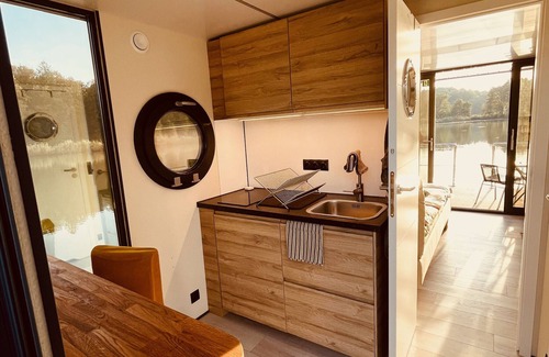 Kirchberg an der Raab Boat Rental | Boat 'Hausboot Eisvogel' with lake view, WLAN and air conditioning