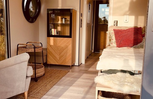 Kirchberg an der Raab Boat Rental | Boat 'Hausboot Eisvogel' with lake view, WLAN and air conditioning