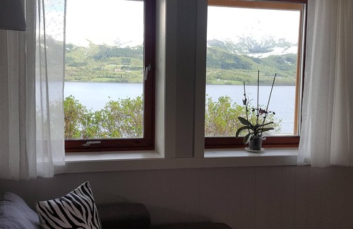 Averoy Apartment | Boat is 2 km from Kvernesfjorden Apartments