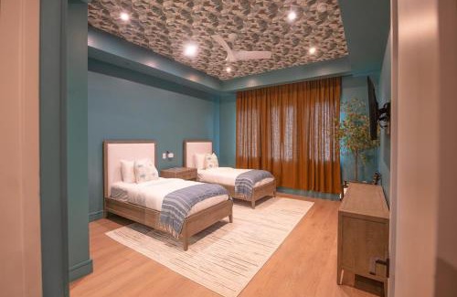 Lauderdale Isles Villa | Boathouse on Marathon with Free Yacht Tour with 6 nights or more