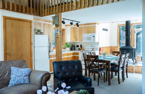 Killington House | Bob's Sled Lodge – 2BR Killington Retreat Near Slopes & Trails