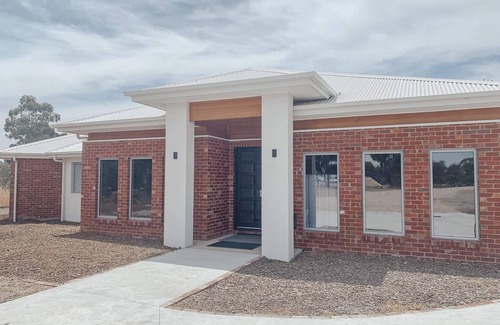 Kirwans Bridge House | Bobby's is a large new family home with water frontage.