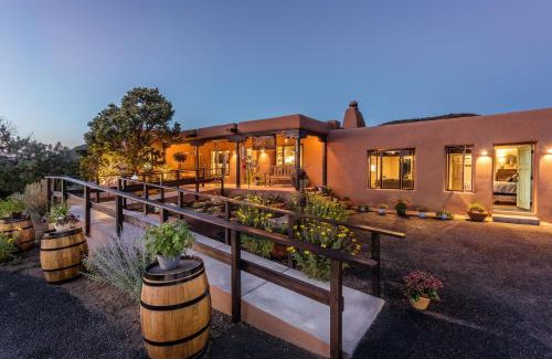 Canoncito Bed & Breakfast | Bobcat Inn