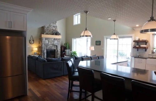 Bobcaygeon Cottage | Bobcaygeon Lakefront Stone Cottage
