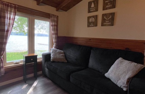 Bobcaygeon Cabin | Bobcaygeon Resort Cottage 3 MISSION sleeps 6