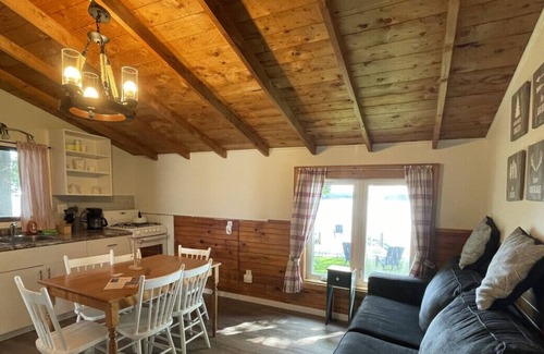 Bobcaygeon Cabin | Bobcaygeon Resort Cottage 3 MISSION sleeps 6