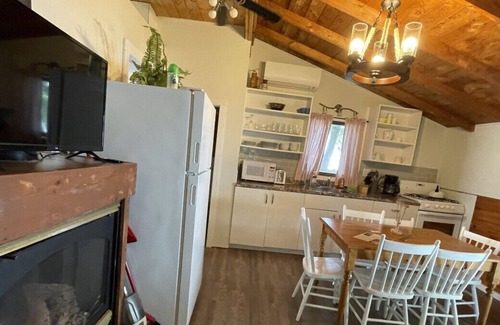 Bobcaygeon Cabin | Bobcaygeon Resort Cottage 3 MISSION sleeps 6