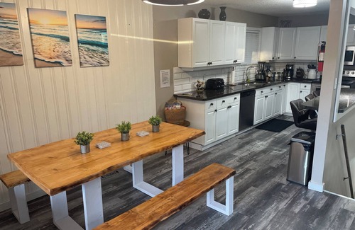 Sylvan Lake House | BobcaygeonCottage-Sylvan Lake - Relax and Leave it all behind! 1 block to lake!