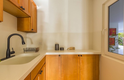 Malmok Apartment | Boca Catalina Upscale Apt 2bd-2bath Steps to Beach