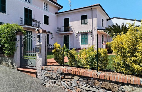 Bocca di Magra Apartment | Bocca di Magra semi-detached house with large terrace