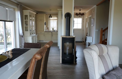 Eichenthal Cottage | BODDENgut - Holiday home "Uferschwalbe" directly in nature