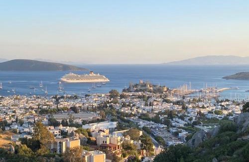 Bodrum City Center Apartment | BODRUM BURCU RESIDENCE, Magnificent Sea View, Cozy, Free Otopark, Free Wifi