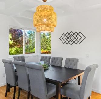 Renton Apartment | Bodur's Rustling Leaves, with BBQ, Fresh Air & Privacy