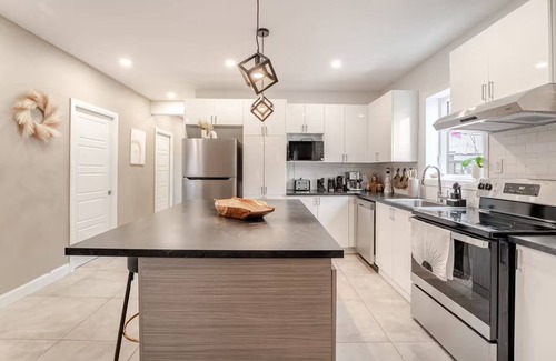 Lachine Apartment | Bohemian Appartement 2-bedroom - Free Parking - Pet Friendly