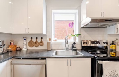 Lachine Apartment | Bohemian Appartement 2-bedroom - Free Parking - Pet Friendly