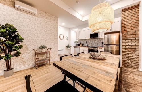 Vieux-Quebec-Cap-Blanc-colline Parlementaire Hotel | Bohemian Vieux Quebec Two Bedroom