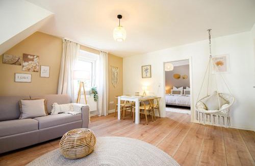Enzberg Apartment | BOHO-Apartment - Feel like Home, Tiny Bathroom & Garage, 60m2