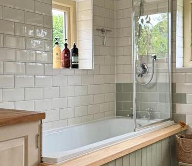 Steeple Aston House | Boho Chic Cottage & Wild Garden nr Soho Farmhouse