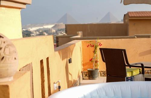 Giza Apartment | Boho Getaway with Pyramids View & Jacuzzi