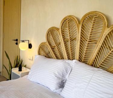 Giza Apartment | Boho Getaway with Pyramids View & Jacuzzi