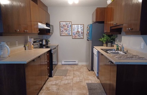 Aylmer Apartment | Boho Retreat – 3BD Condo. Close to Ottawa