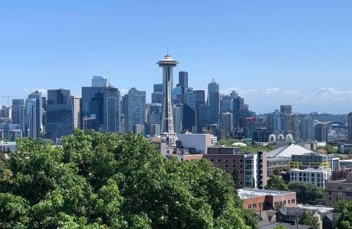 North Queen Anne Apartment | Boho Studio on 8th Ave West Queen Anne, Seattle