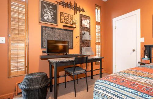 North Queen Anne Apartment | Boho Studio on 8th Ave West Queen Anne, Seattle