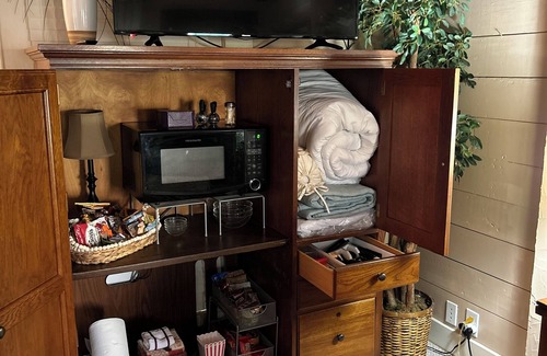 Kerrville House | BoisD’Arc Bungalow and Suites - private Studio Type Suite - queen bed