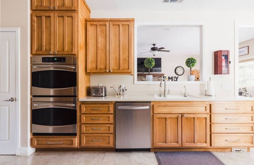 Oakhurst Villa | Bollinger Villa |sleeps 22| EV| Hot Tub| Fire Pit