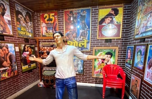 Mumbai Apartment | Bollywood Tour Mumbai & SJ Studios is one of the finest film studios in Mumbain