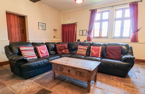 Bolstone Cottage | BOLSTONE COURT, family friendly, with open fire in Bolstone