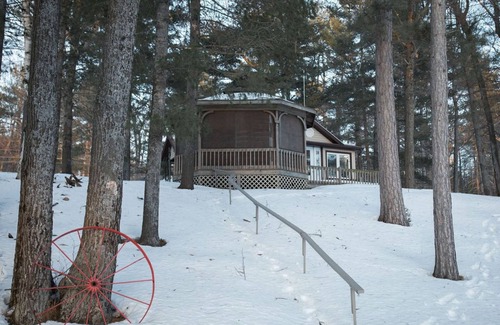 Cloyne Cottage | Bon Echo Area Cottage