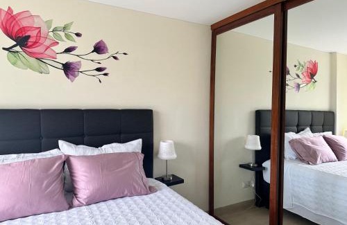 Sector 1 Apartment | Bonito depa san isidro cama queen home office wifi y cochera
