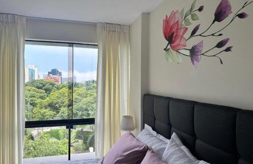 Sector 1 Apartment | Bonito depa san isidro cama queen home office wifi y cochera