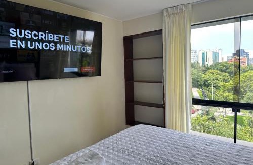 Sector 1 Apartment | Bonito depa san isidro cama queen home office wifi y cochera