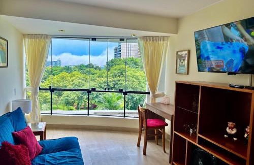 Sector 1 Apartment | Bonito depa san isidro cama queen home office wifi y cochera