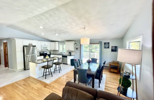 Bonnet Shores House | Bonnet Shores 6 Bed 3 Bath in Bonnet on Neighborhood shuttle to Beach