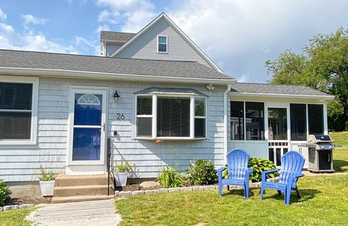 Bonnet Shores House | Bonnet Shores in Narragansett, walk to Kelly Beach & Little Beach