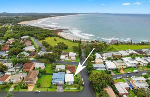 Bonny Hills House | Bonny Chill - Walk to beaches, pet friendly