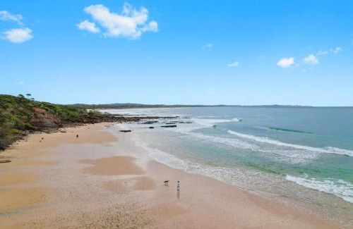 Bonny Hills House | Bonny Chill - Walk to beaches, pet friendly