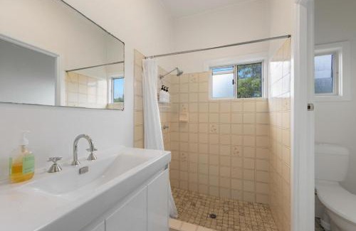 Bonny Hills House | Bonny Chill - Walk to beaches, pet friendly