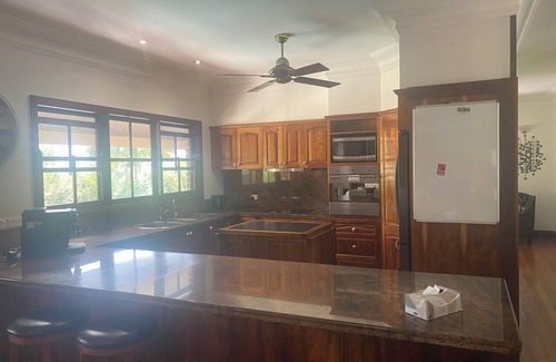 Bonny Hills House | Bonny Hills Retreat close to beach and shops