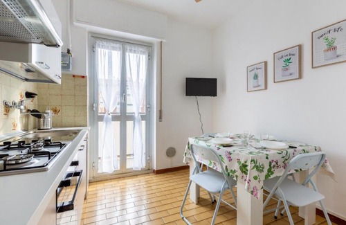 Gallaratese Apartment | Bonola M1 Bright & Functional Flat