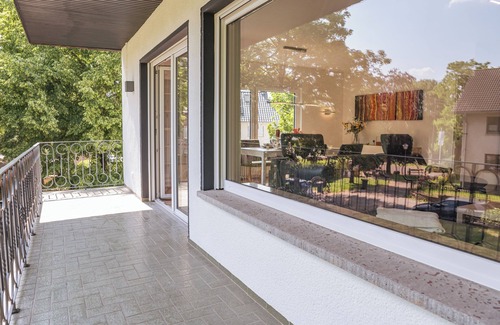 Hennef Apartment | Bonquartier | Modern apartment with workspaces, terrace & parking space
