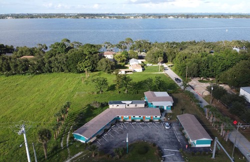 Rockledge Apartment | Bonsai ~ A Modern Motor Court