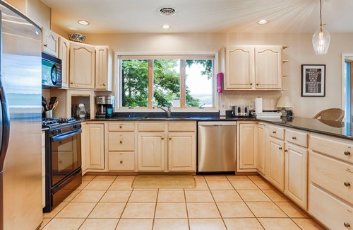 Valois House | Bonskeid House: Relaxing Seneca Lake Getaway!