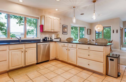 Valois House | Bonskeid House: Relaxing Seneca Lake Getaway!