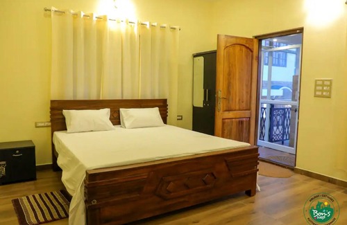 Kuttikkanam Bed & Breakfast | BonsNest Holiday Homes - Balcony Suite