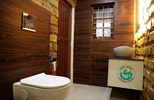 Kuttikkanam Bed & Breakfast | BonsNest Holiday Homes - Balcony Suite