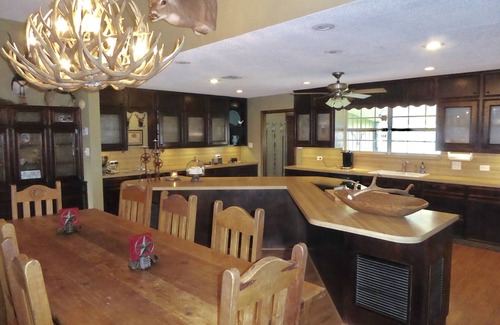 Fredericksburg House | Book 3 nights/4th night FREE! Perfect for gatherings.